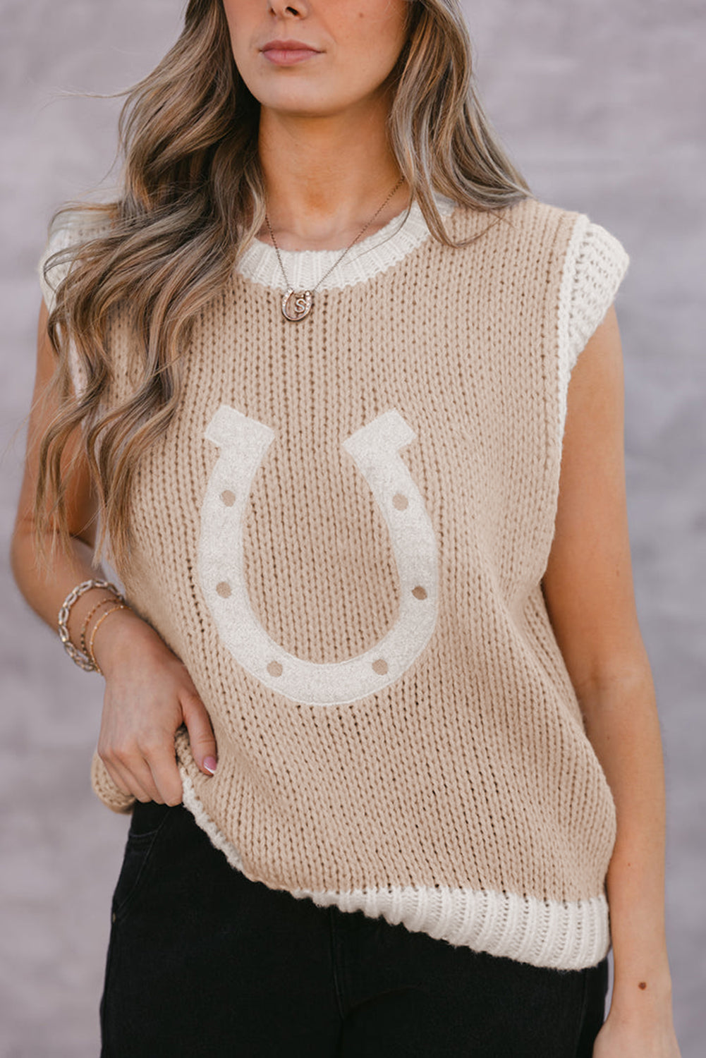Woven Horseshoe Contrast Trim Sweater Vest
