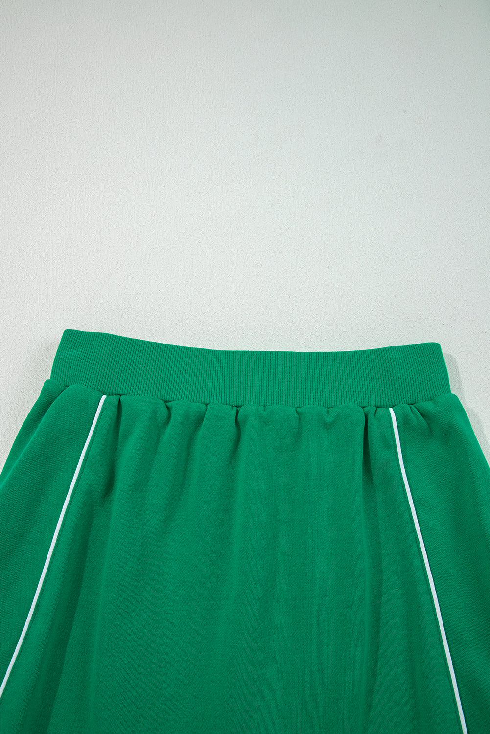 Contrast Piping Crewneck Pullover Mini Skirt Set
