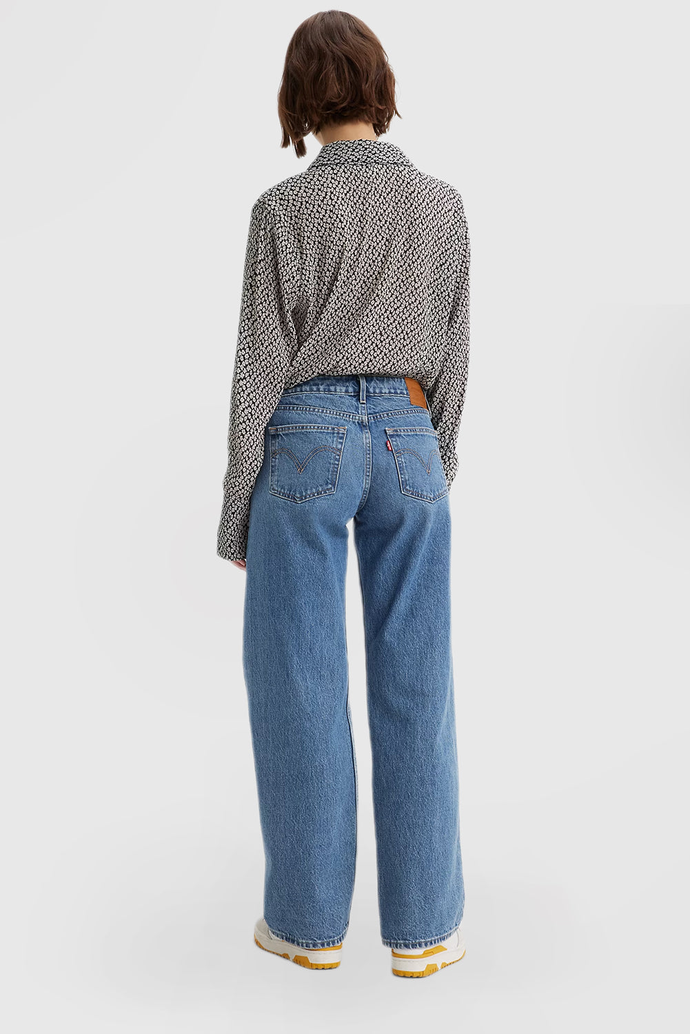 Women's Low-Rise Relaxed Fit Jeans with a Loose