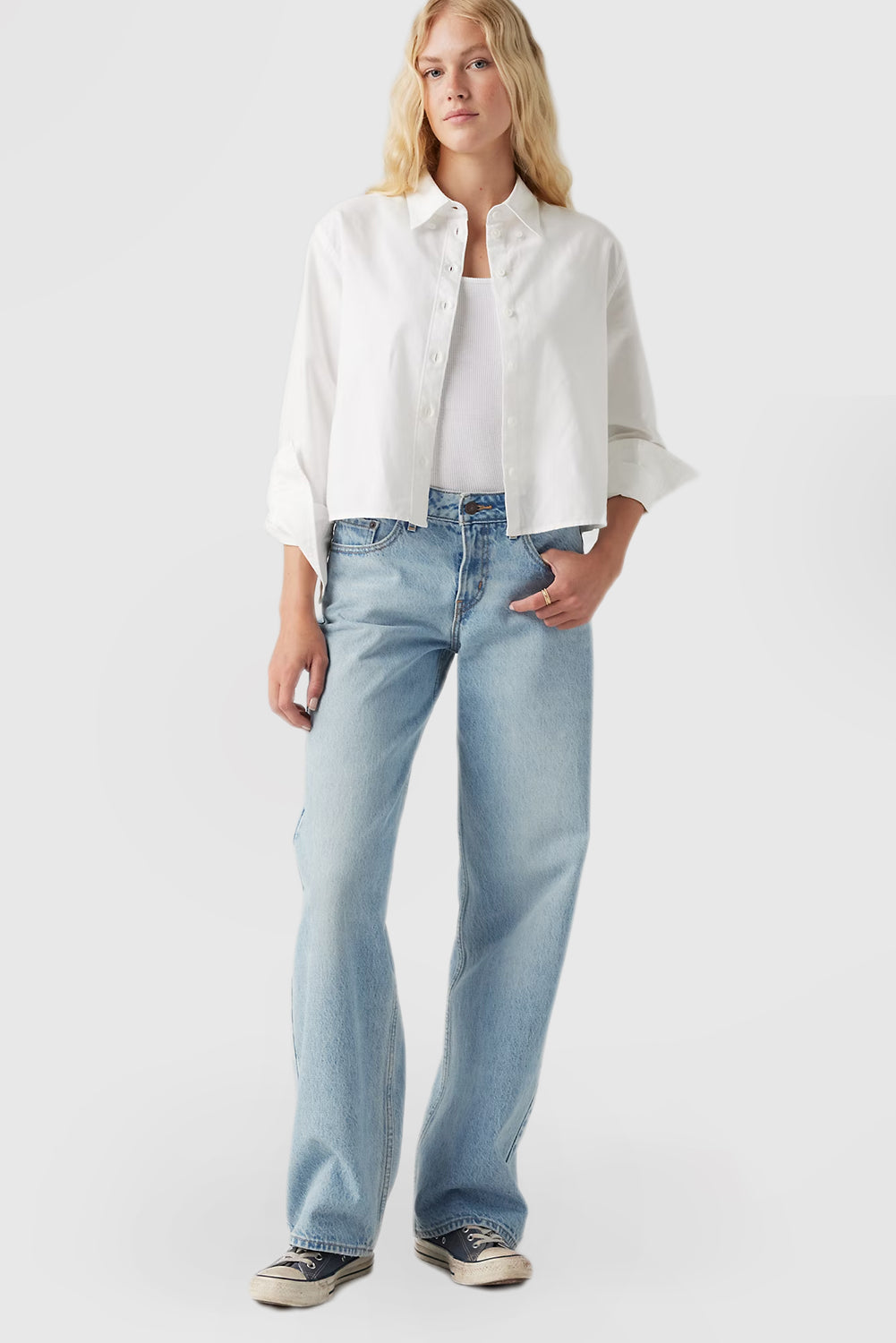 Women's Low-Rise Relaxed Fit Jeans with a Loose