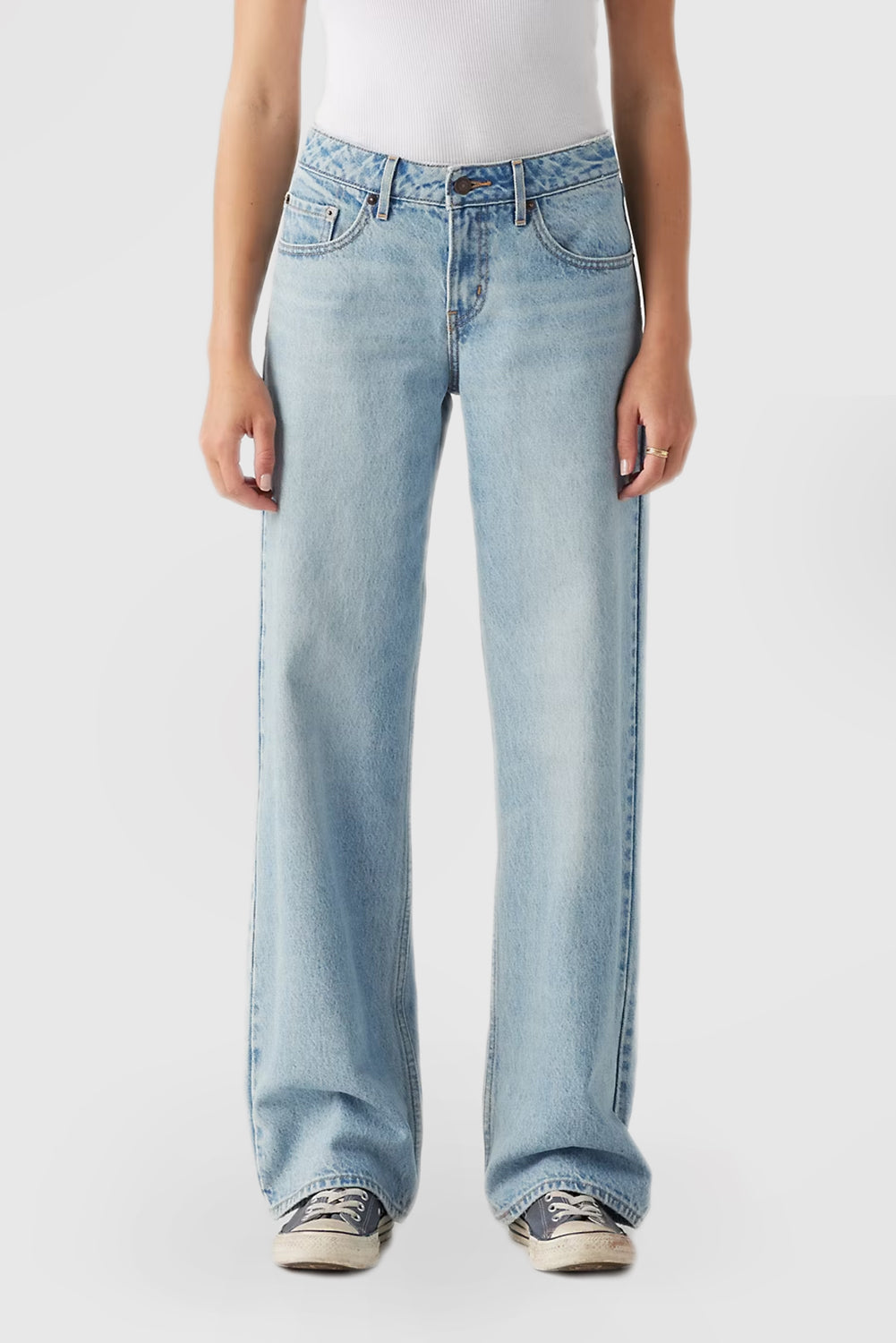 Women's Low-Rise Relaxed Fit Jeans with a Loose
