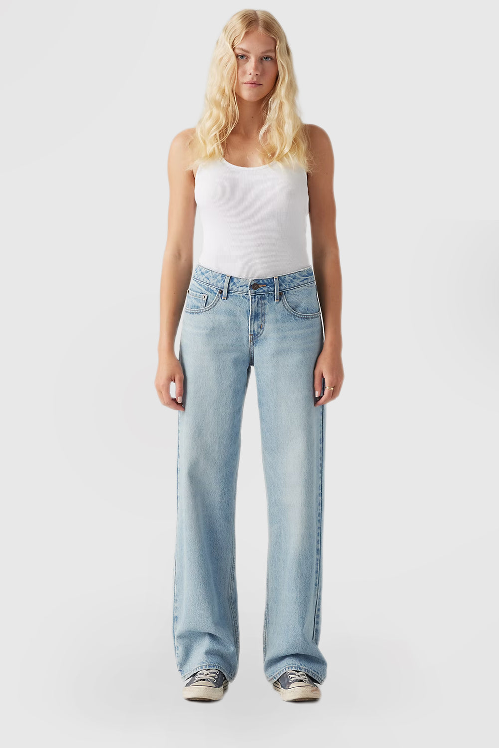 Women's Low-Rise Relaxed Fit Jeans with a Loose