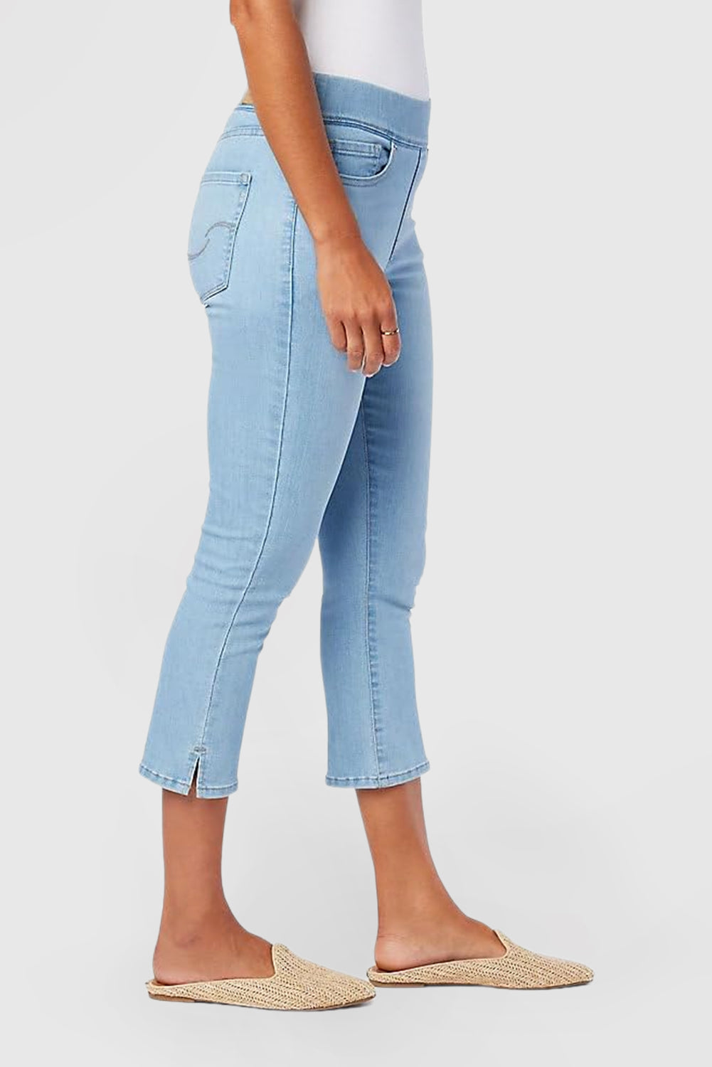 Women's Shaping Pull-On Capri Jeans