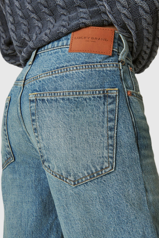 Women's classic mid-rise design comfortable casual jeans