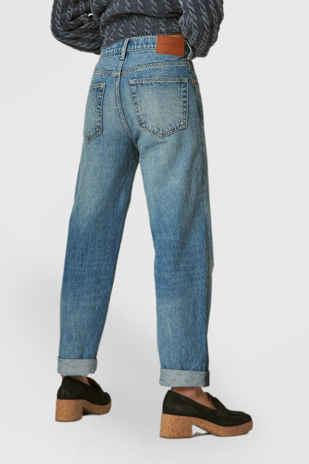 Women's classic mid-rise design comfortable casual jeans