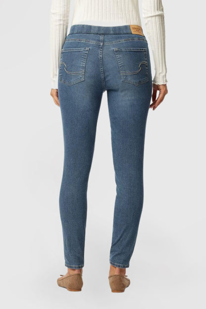 Women's Shaping Pull-On Skinny Jeans
