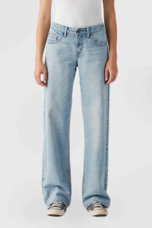 Women's Low-Rise Relaxed Fit Jeans with a Loose