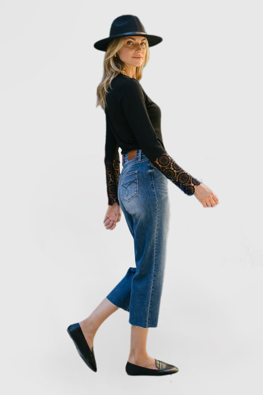 High Rise Classic Cropped Wide Leg Jeans with Back Pockets